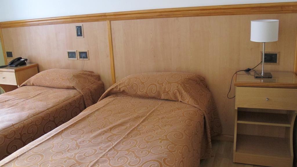Hotel Pedraza بوينس آيرس الغرفة الصورة