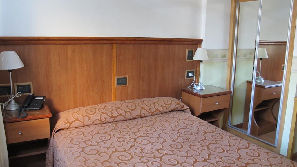 Hotel Pedraza بوينس آيرس الغرفة الصورة